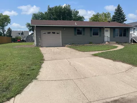 1108 Elm St, Lisbon, ND 58054