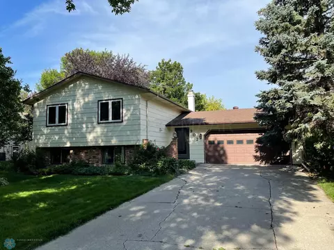 902 8th St E, West Fargo, ND 58078