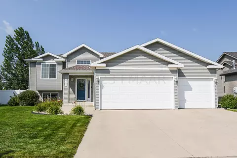 4424 Newport Ln, West Fargo, ND 58078