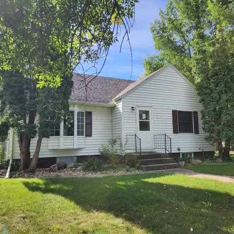 229 11th Ave, Enderlin, ND 58027