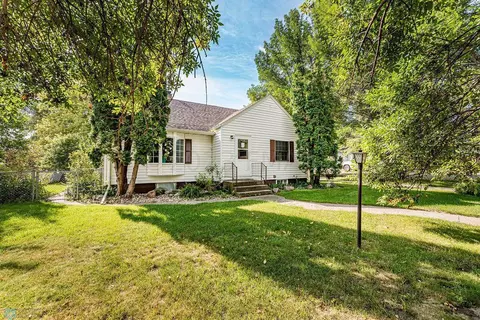 229 11th Ave, Enderlin, ND 58027 photo 2