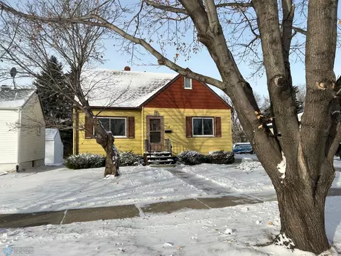 507 18th St N, Moorhead, MN 56560
