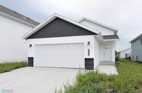 6819 Thomas St, Horace, ND 58047