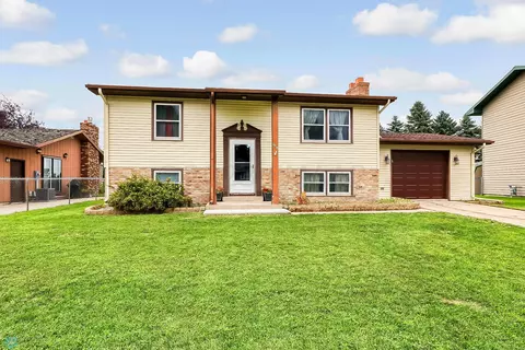 1918 13th Ave N, Moorhead, MN 56560