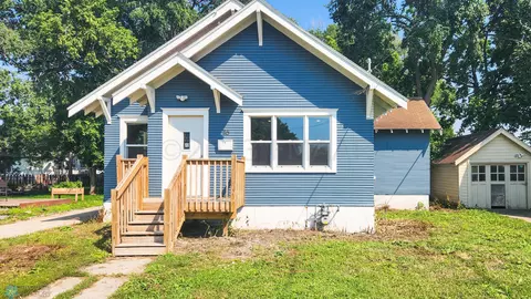 116 12th St N, Moorhead, MN 56560