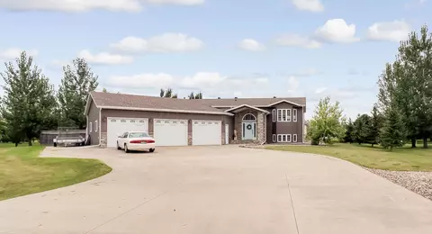 609 Sugar Dr, Argusville, ND 58005