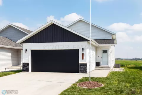 1004 Highland Ln W, West Fargo, ND 58078