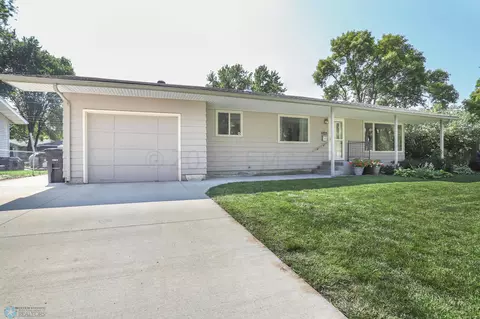 222 28 Ave N, Fargo, ND 58102