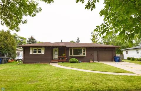 1107 24th Ave S, Moorhead, MN 56560