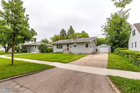 1414 19 St S, Fargo, ND 58103
