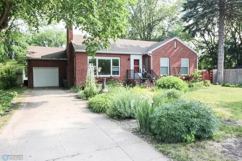 1320 6th Ave S, Moorhead, MN 56560