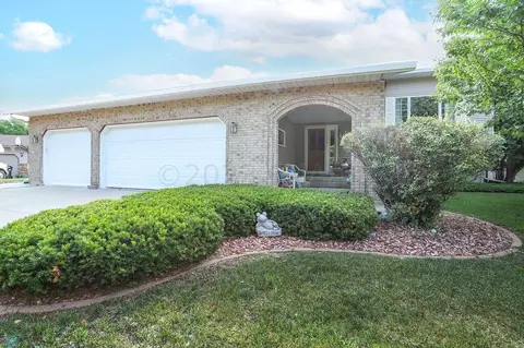 1605 14th St E, West Fargo, ND 58078
