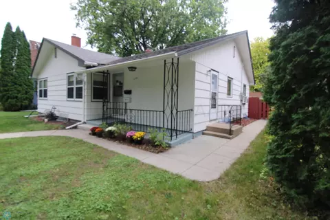 1341 4th St N, Fargo, ND 58102