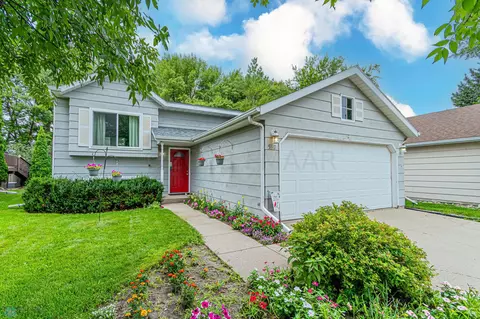 5317 20th St S, Fargo, ND 58104