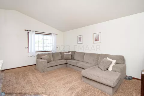 301 5 St E, Horace, ND 58047 photo 9