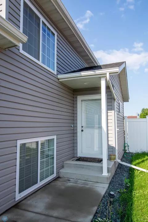 301 5 St E, Horace, ND 58047 photo 5