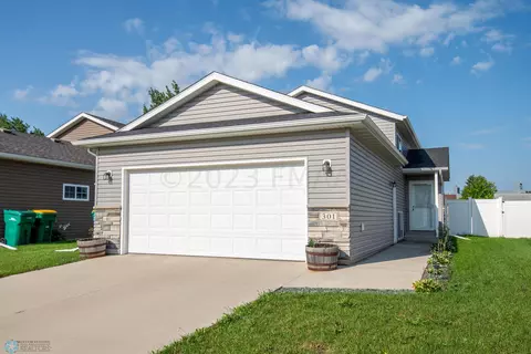 301 5 St E, Horace, ND 58047