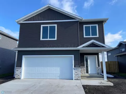 3706 32nd St S, Moorhead, MN 56560