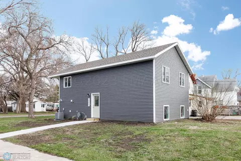 201 23rd St S, Fargo, ND 58103