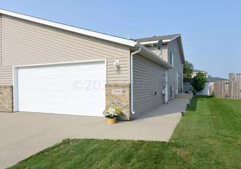 2568 Amber Valley Ct S, Fargo, ND 58104