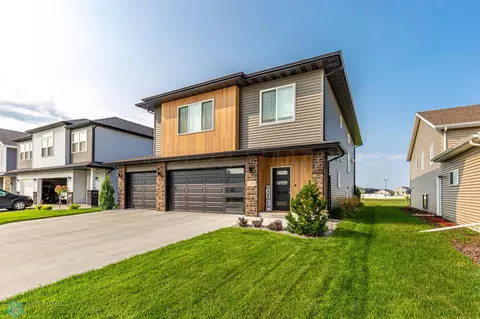 5554 8th St W, West Fargo, ND 58078