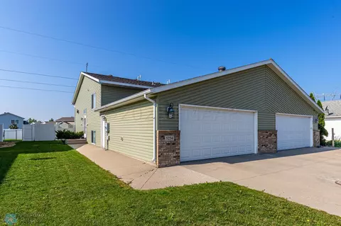 5254 48 Ave S, Fargo, ND 58104