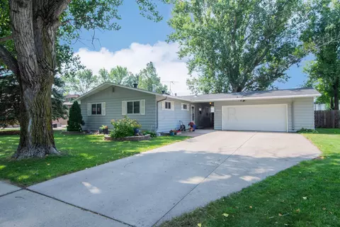 2913 12 St S, Fargo, ND 58103