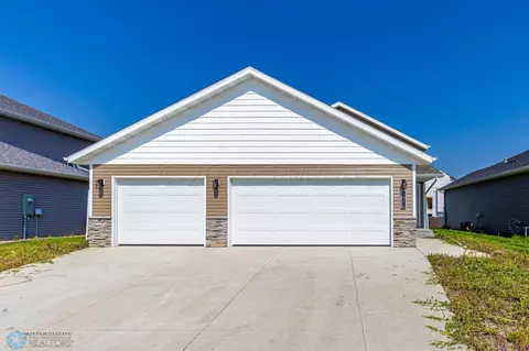 6016 Kodiak Ln, Horace, ND 58047