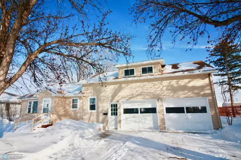 612 6th St S, Breckenridge, MN 56520