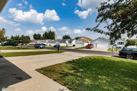 833 50 St S, Fargo, ND 58103 photo 6