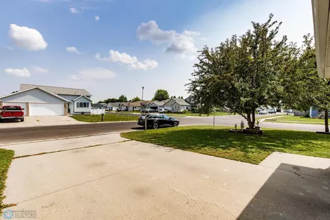 833 50 St S, Fargo, ND 58103 photo 7