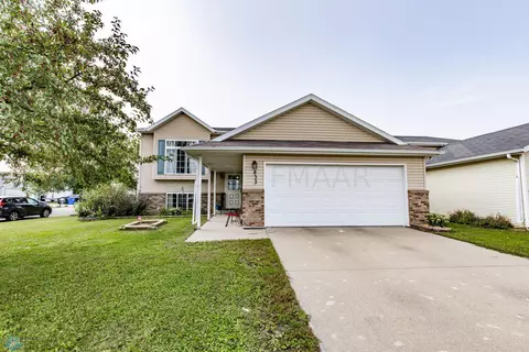 833 50 St S, Fargo, ND 58103 photo 2