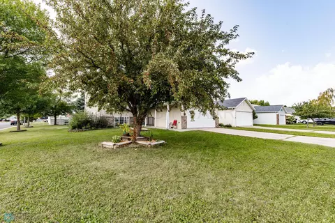 833 50 St S, Fargo, ND 58103 photo 4