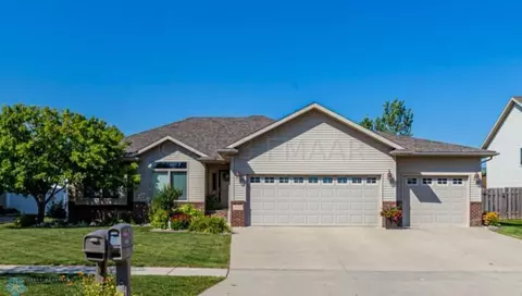 3521 Polk St S, Fargo, ND 58104