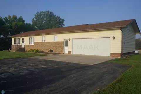 9205 Hwy 127, Fairmount, ND 58030