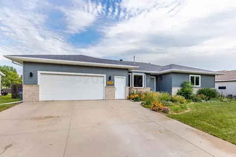 4013 Rivershore Dr S, Moorhead, MN 56560