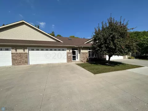 1301 2nd St S #B, Moorhead, MN 56560