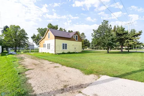 306 Broadway, Michigan, ND 58259