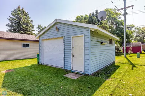 180 Maple St, Kindred, ND 58051 photo 2