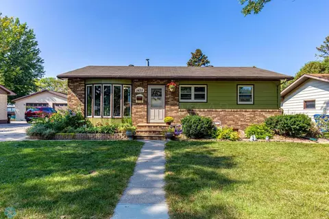 1425 20 St S, Fargo, ND 58103