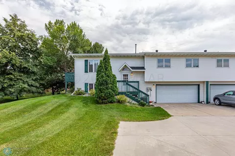 27 Prairiewood Xing Xing S #102, Fargo, ND 58103