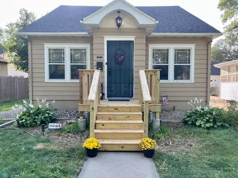 1222 2nd St N, Fargo, ND 58102