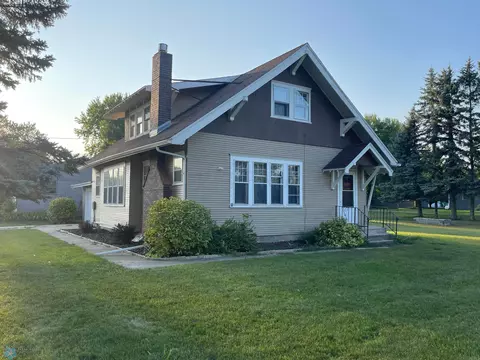 209 Jackson Ave E, Lisbon, ND 58054