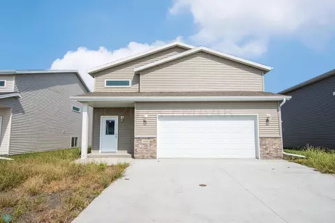 3050 39th Ave S, Moorhead, MN 56560
