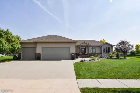 4740 Woodhaven St S, Fargo, ND 58104