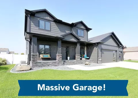 4422 Sunrise Dr, West Fargo, ND 58078