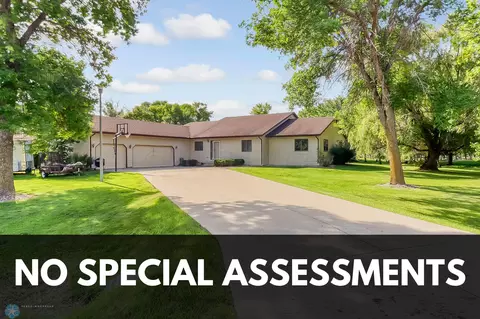 8008 Sagittarius Cir, Fargo, ND 58104