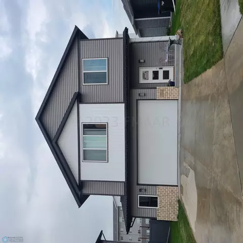3264 10 St N, Fargo, ND 58102