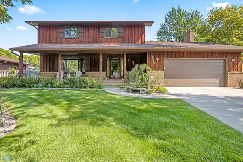3273 Evergreen Rd N, Fargo, ND 58102