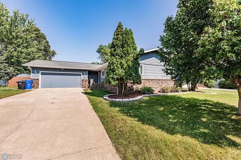 2419 27 Ave S, Fargo, ND 58103